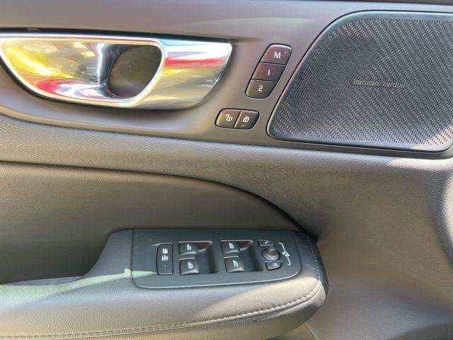 Photo of 2023 Onyx Black Metallic Volvo V60 Cross Country