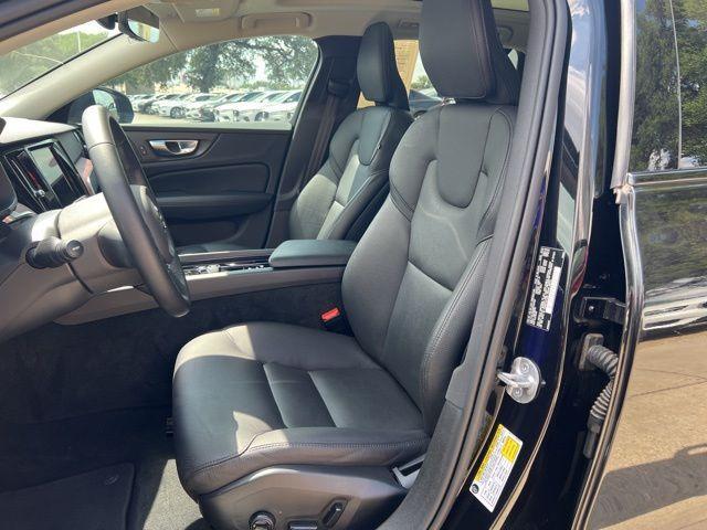 Photo of 2023 Onyx Black Metallic Volvo V60 Cross Country