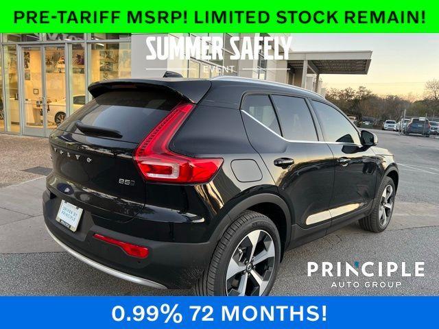 Photo of 2025 Onyx Black Metallic Volvo XC40