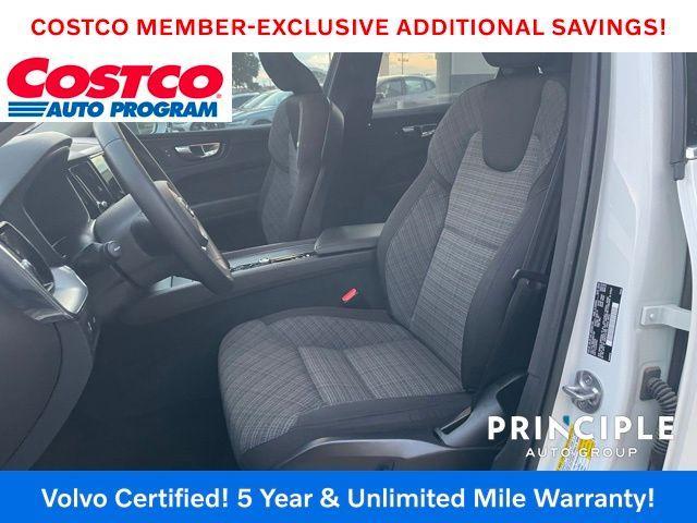 Photo of 2022 Crystal White Metallic Volvo XC60