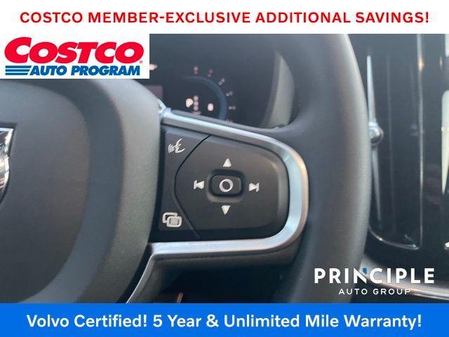Photo of 2022 Crystal White Metallic Volvo XC60