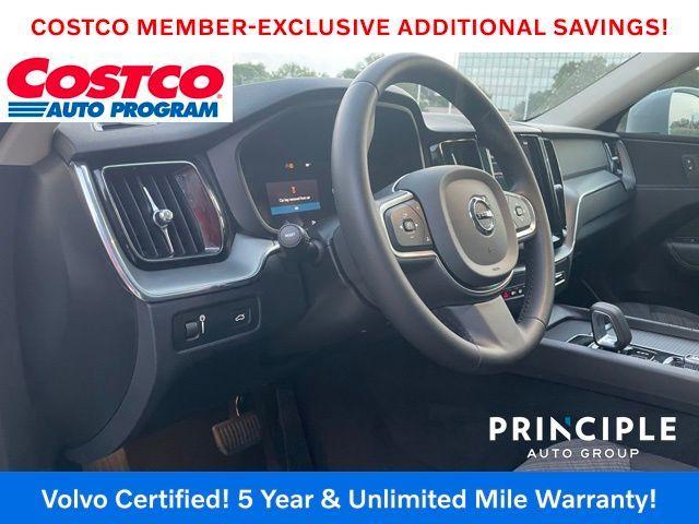 Photo of 2022 Crystal White Metallic Volvo XC60