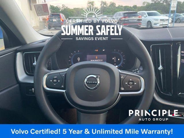 Photo of 2022 Crystal White Metallic Volvo XC60