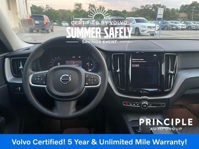 Photo of 2022 Crystal White Metallic Volvo XC60