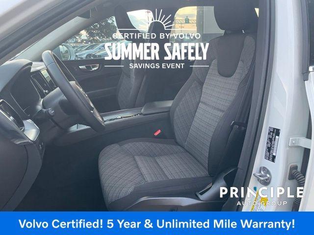 Photo of 2022 Crystal White Metallic Volvo XC60
