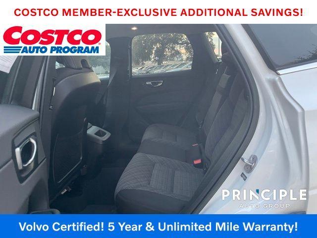 Photo of 2022 Crystal White Metallic Volvo XC60