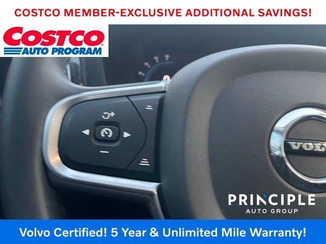 Photo of 2022 Crystal White Metallic Volvo XC60