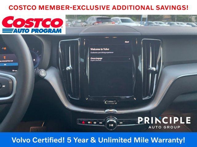 Photo of 2022 Crystal White Metallic Volvo XC60