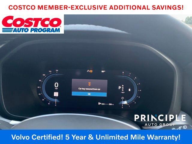 Photo of 2022 Crystal White Metallic Volvo XC60