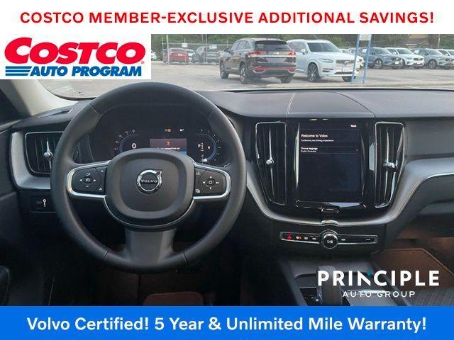 Photo of 2022 Crystal White Metallic Volvo XC60