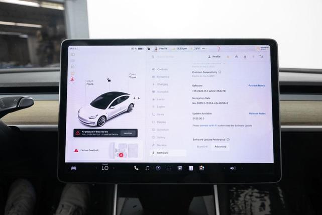 Photo of 2018 Pearl White Multi Tesla Model 3