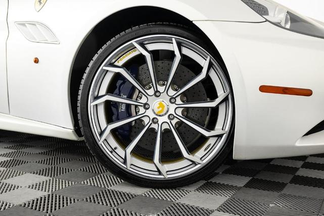 Photo of 2012 White Ferrari California