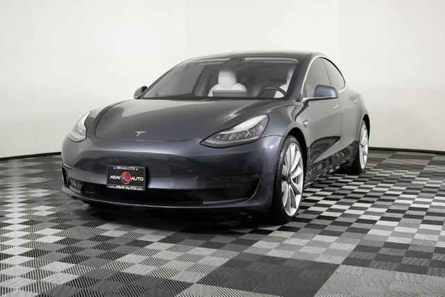 Photo of 2019 Midnight Silver Metallic Tesla Model 3