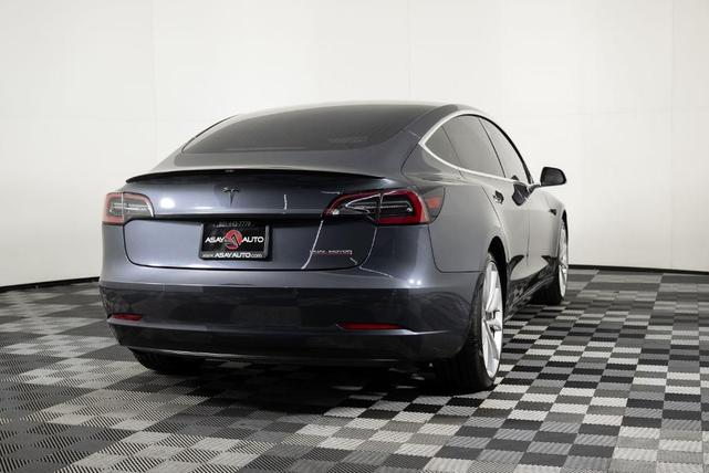 Photo of 2019 Midnight Silver Metallic Tesla Model 3