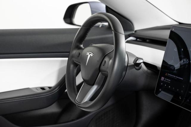 Photo of 2019 Midnight Silver Metallic Tesla Model 3
