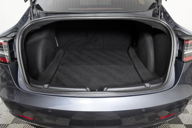 Photo of 2019 Midnight Silver Metallic Tesla Model 3