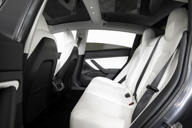 Photo of 2019 Midnight Silver Metallic Tesla Model 3
