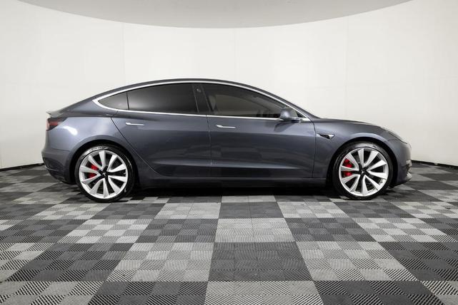 Photo of 2019 Midnight Silver Metallic Tesla Model 3