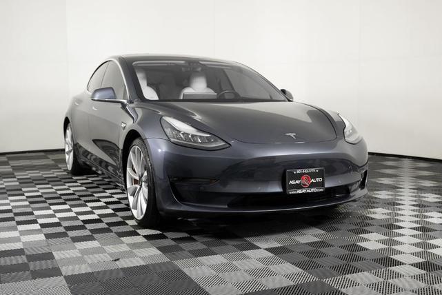 Photo of 2019 Midnight Silver Metallic Tesla Model 3