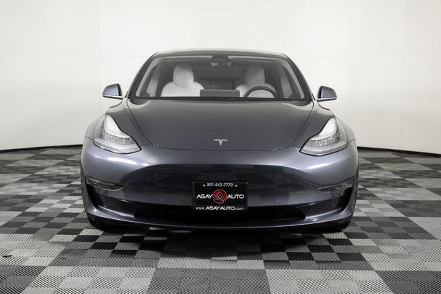 Photo of 2019 Midnight Silver Metallic Tesla Model 3