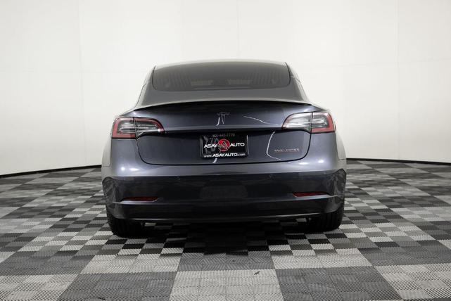 Photo of 2019 Midnight Silver Metallic Tesla Model 3