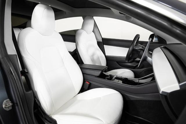 Photo of 2019 Midnight Silver Metallic Tesla Model 3