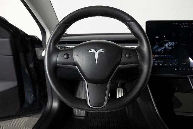 Photo of 2019 Midnight Silver Metallic Tesla Model 3