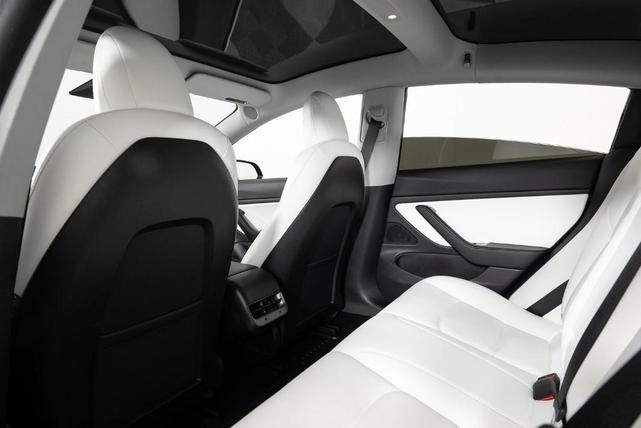 Photo of 2019 Midnight Silver Metallic Tesla Model 3