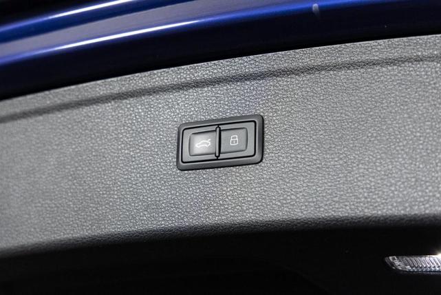 Photo of 2018 Navarra Blue Metallic Audi SQ5