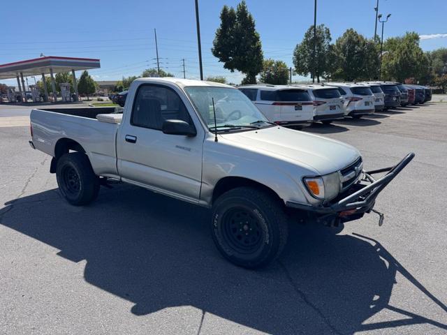 Photo of 2000 Silver Toyota Tacoma