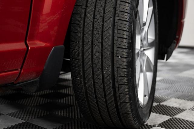 Photo of 2010 Inferno Red Crystal Pearlcoat Dodge Caliber