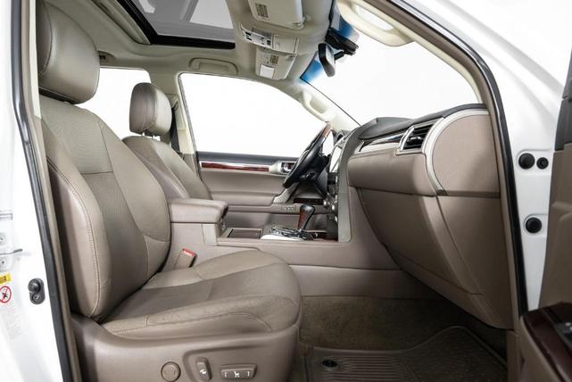 Photo of 2015 White Lexus GX 460
