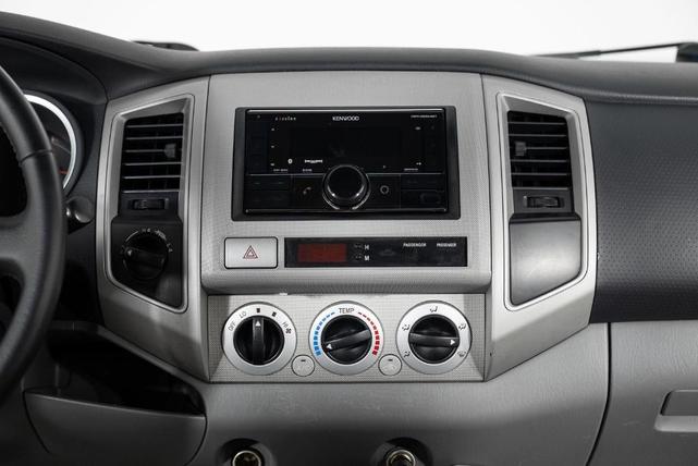 Photo of 2006 Silver Toyota Tacoma
