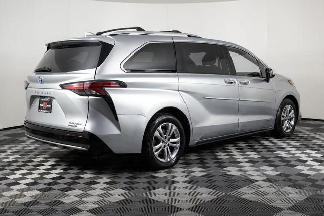 Photo of 2021 Celestial Silver Metallic Toyota Sienna