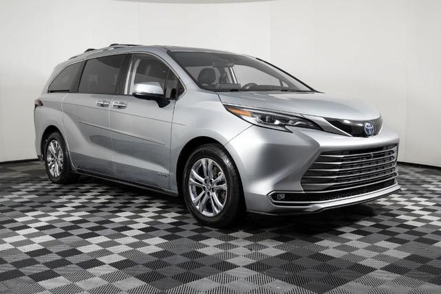 Photo of 2021 Celestial Silver Metallic Toyota Sienna