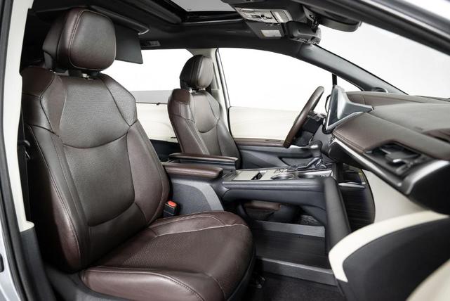 Photo of 2021 Celestial Silver Metallic Toyota Sienna