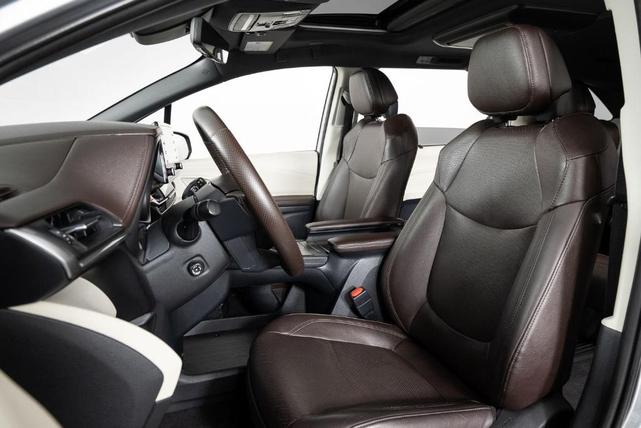 Photo of 2021 Celestial Silver Metallic Toyota Sienna