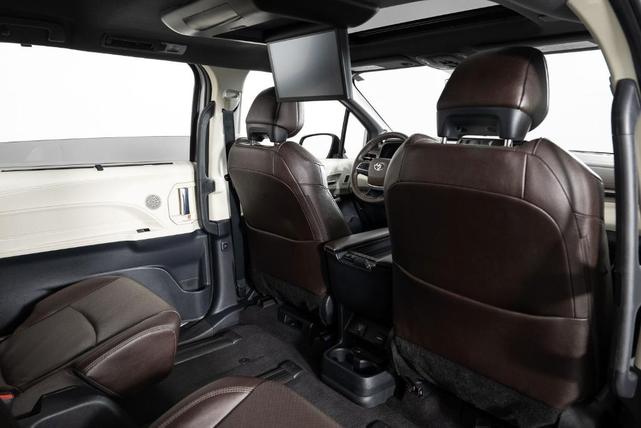 Photo of 2021 Celestial Silver Metallic Toyota Sienna