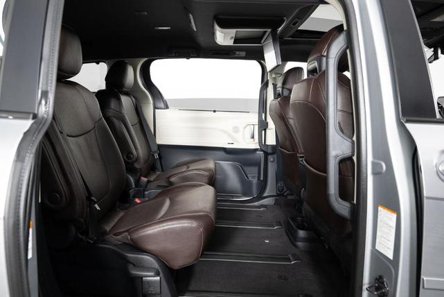 Photo of 2021 Celestial Silver Metallic Toyota Sienna