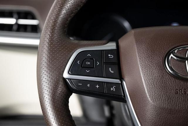 Photo of 2021 Celestial Silver Metallic Toyota Sienna