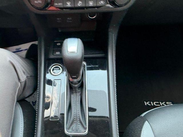 Photo of 2022 Boulder Gray Pearl Nissan Kicks