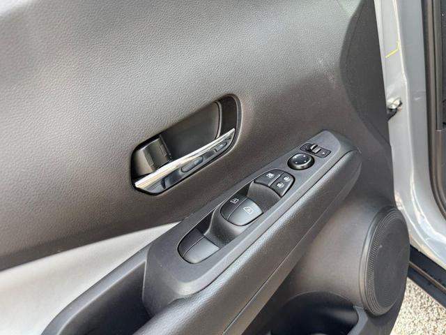 Photo of 2022 Boulder Gray Pearl Nissan Kicks