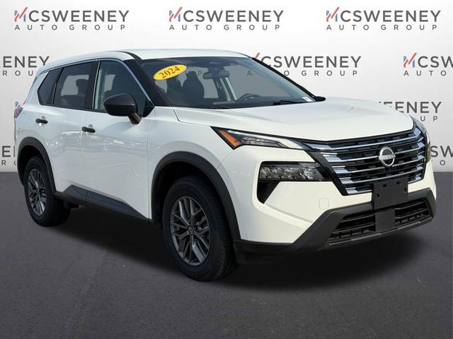 Photo of 2024 Glacier White Nissan Rogue