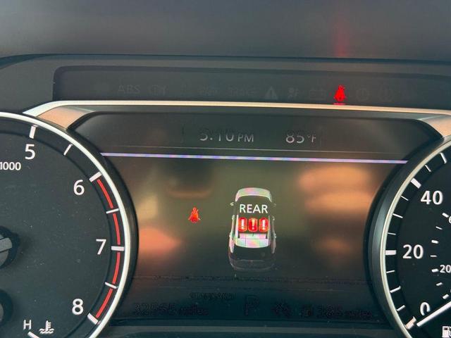 Photo of 2024 Glacier White Nissan Rogue