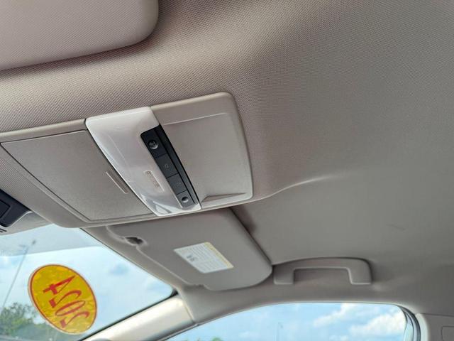 Photo of 2024 Glacier White Nissan Rogue