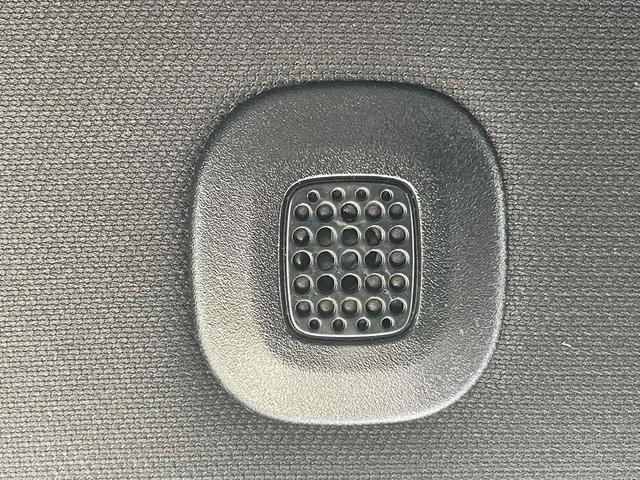 Photo of 2025 Granite Crystal Clearcoat Metallic RAM 1500