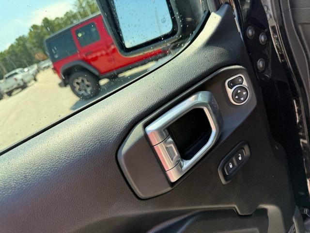 Photo of 2022 Black Clearcoat Jeep Wrangler Unlimited