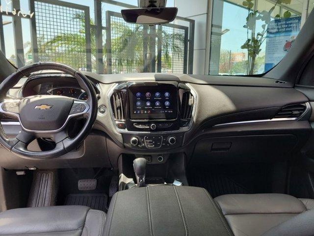 Photo of 2022 Silver Ice Metallic Chevrolet Traverse
