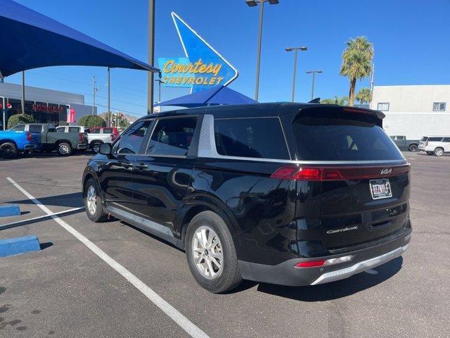 Photo of 2022 Aurora Black Kia Carnival