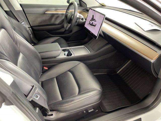 Photo of 2023 White Tesla Model 3